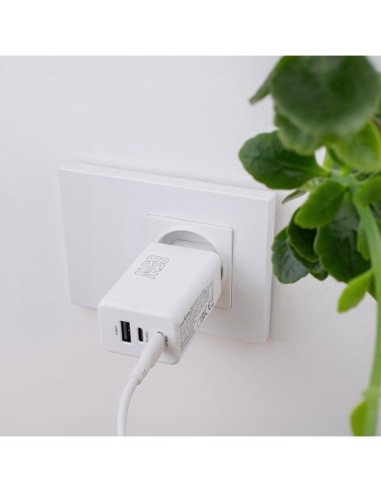 Chargeur USB-C 65W avec deux ports USB-C et un port USB - Blanc