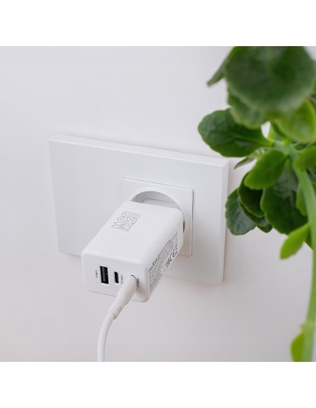 Chargeur USB-C 65W avec deux ports USB-C et un port USB - Blanc