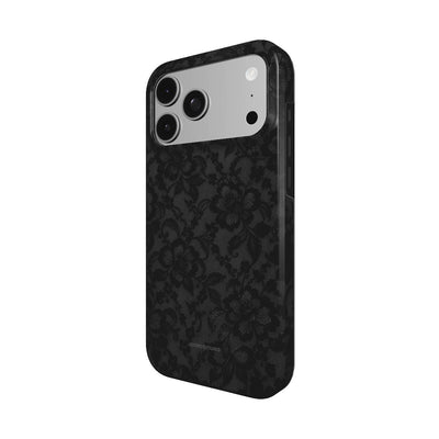 Coque Prestige Dentelle Noire vue de trois quarts, avec le rebord de la coque