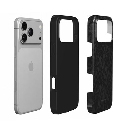 Coque Prestige Dentelle Noire en vue éclatée : téléphone, couche intérieure souple et coque extérieure imprimée
