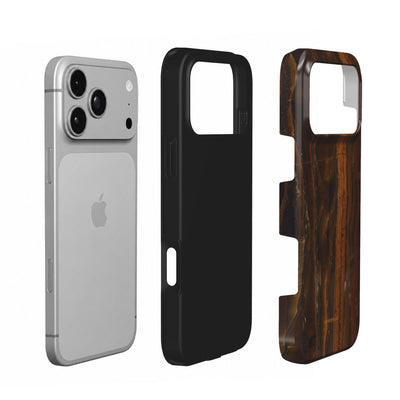 Coque Prestige Fauve en vue éclatée : téléphone, couche intérieure souple et coque extérieure imprimée