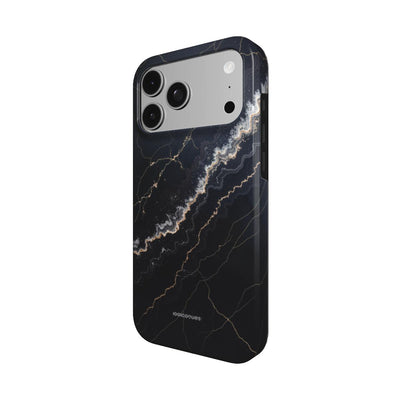 Coque Prestige Orage vue de trois quarts, avec le rebord de la coque
