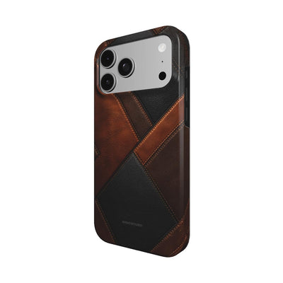 Coque Prestige Cuir vue de trois quarts, avec le rebord de la coque