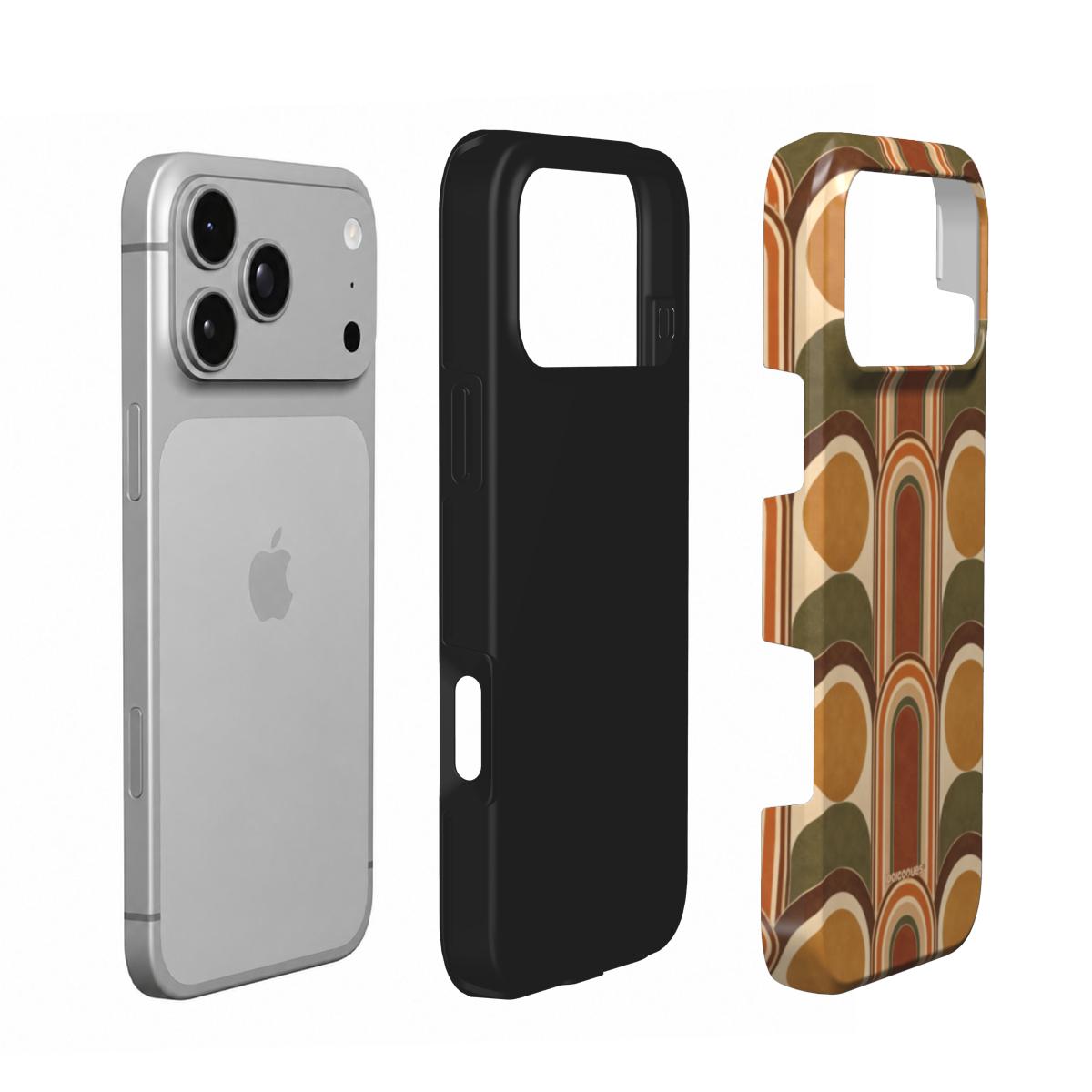 Coque Prestige Arcade en vue éclatée : téléphone, couche intérieure souple et coque extérieure imprimée