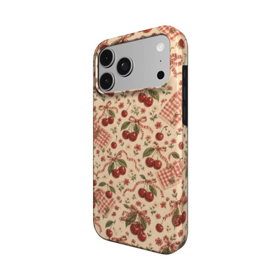 Coque Prestige Cerise vue de trois quarts, avec le rebord de la coque