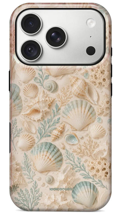 Coque Prestige Coquillage vue de dos : des coquillages et des coraux crème en relief
